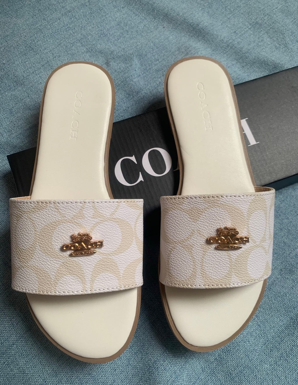 Coach Women's Essential Signature Canvas Slide Sandals